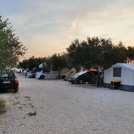 Relax Camp Pitches مكان تخييم باكوشتاني